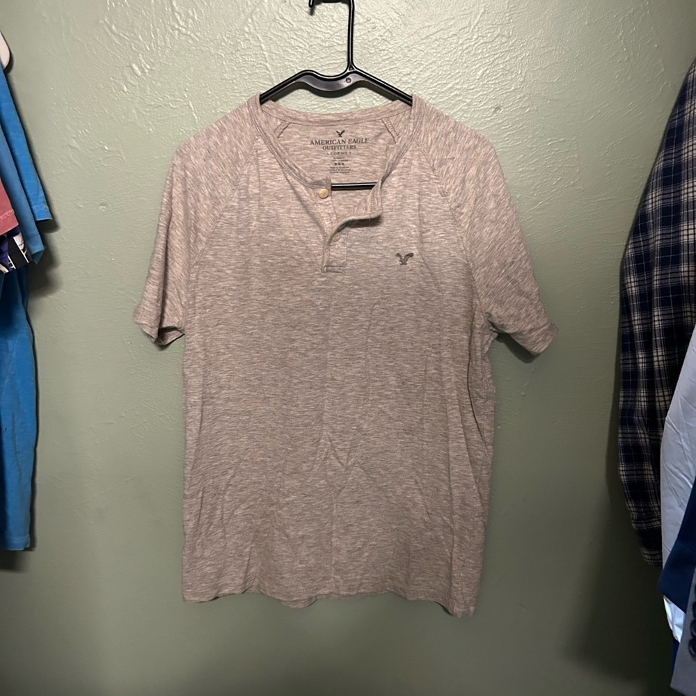 American Eagle Outfitters Men's Light Gray Henley Tee